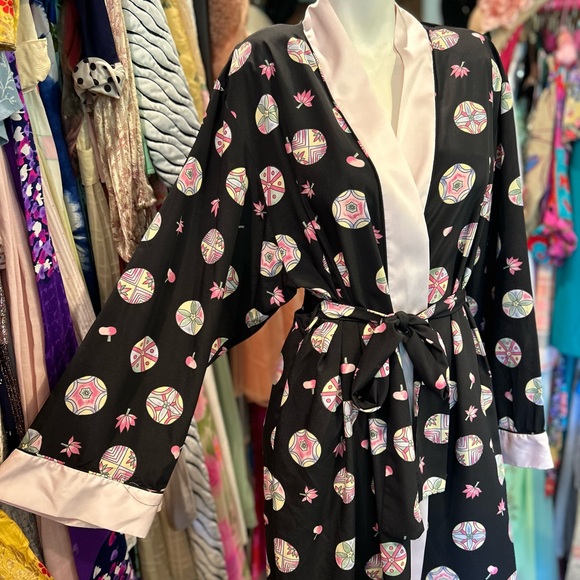 Pastel & Black Robe - Picture 3 of 11